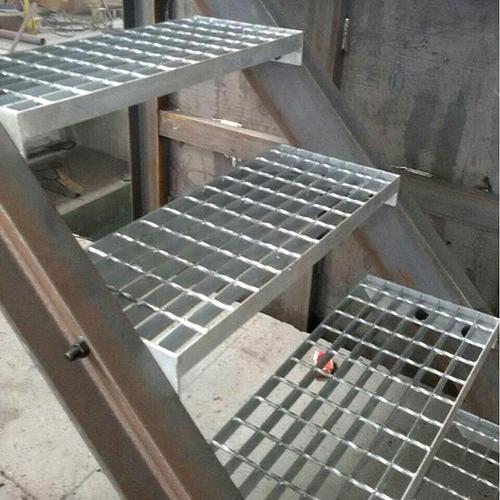 楼梯踏步板钢格栅踏步板化工厂平台格栅板水沟钢格板生产厂家水沟地